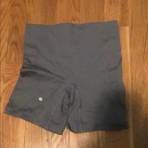 Lululemon bicycle shorts size 4 grey